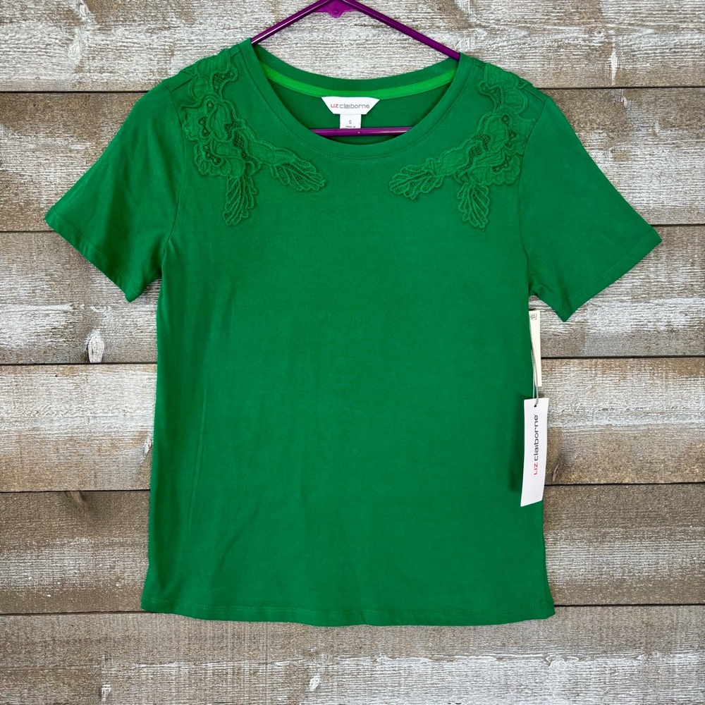 Liz Claiborne Emerald Green Embroidered Shoulder Tee